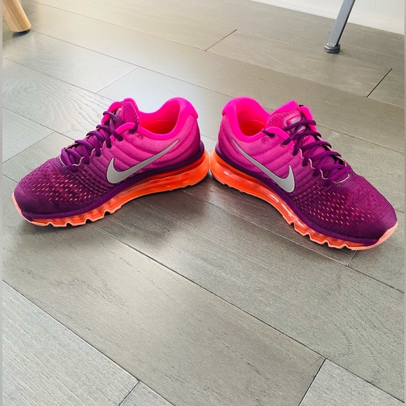 NIKE AIRMAX GYM SHOES - Picture 3 of 6